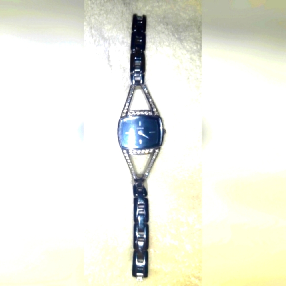 🆕️Vtg🎀❔️Guess❔️🎀 Classy Ladies Rhinestone Watch⌚️ - Picture 3 of 5